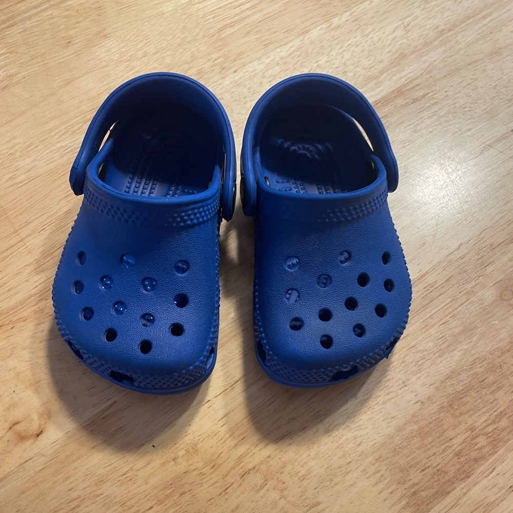 Little Kids Crocs size 2/3